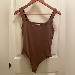 Aritzia Babaton - Squareneck Bodysuit - Medium - Limited Edition Color